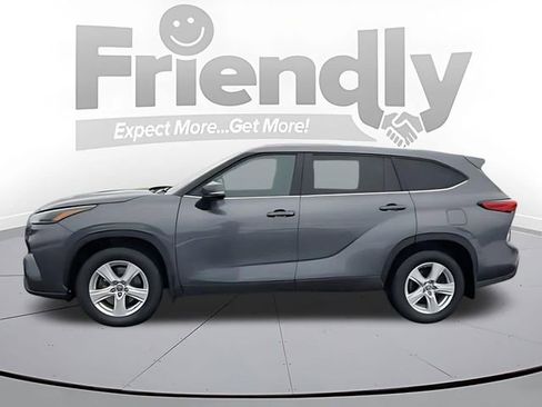 Used 2023 Toyota Highlander LE AWD/4WD image 2