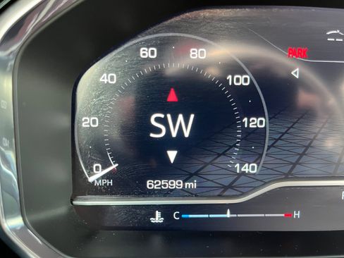 Used 2022 GMC Sierra 1500 SLT image 2