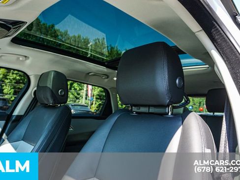 Used 2025 Land Rover Range Rover Velar Dynamic SE image 18