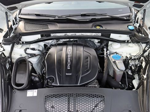 Used 2018 Porsche Macan Sport Edition image 37