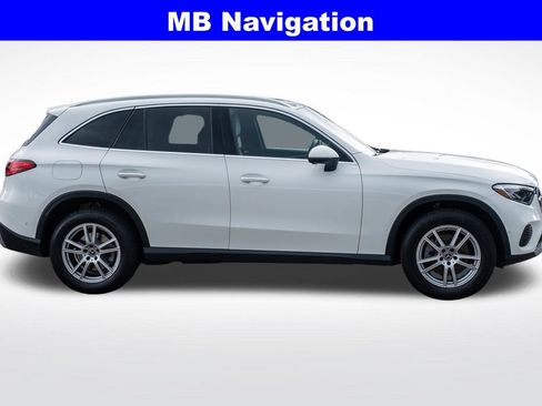 Used 2023 Mercedes-Benz GLC 300 4MATIC w/ Exclusive Trim Package image 9