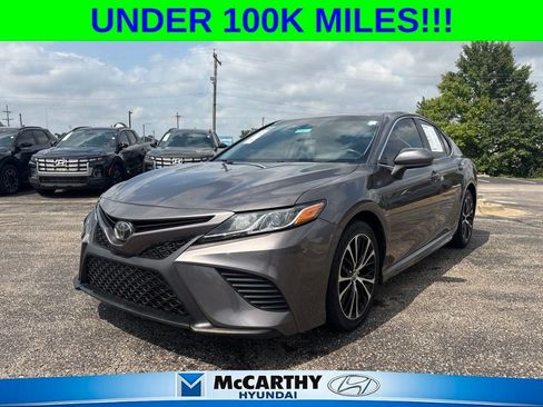 Used 2018 Toyota Camry SE FWD image 1