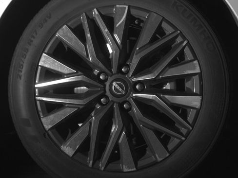 Used 2025 Nissan Altima 2.5 SV FWD image 13