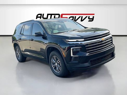 Used 2026 Chevrolet Traverse LT FWD image 1