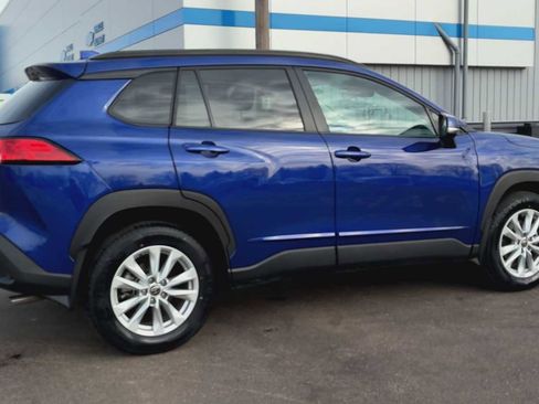 Used 2023 Toyota Corolla Cross LE image 2