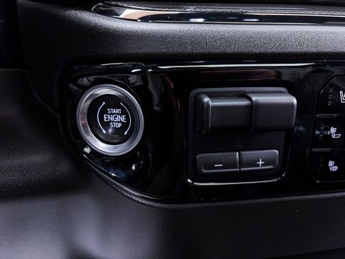 Used 2024 Chevrolet Silverado 1500 ZR2 w/ Technology Package image 29