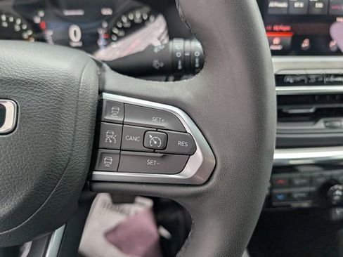 Used 2023 Jeep Compass Limited image 14