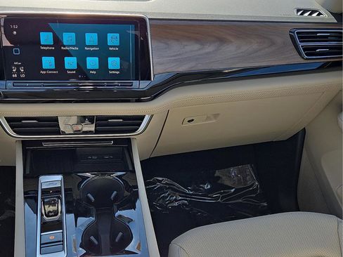 New 2026 Volkswagen Atlas SE image 15