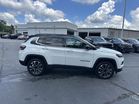 Used 2023 Jeep Compass Limited w/ Sun and Sound Group AWD/4WD image 10
