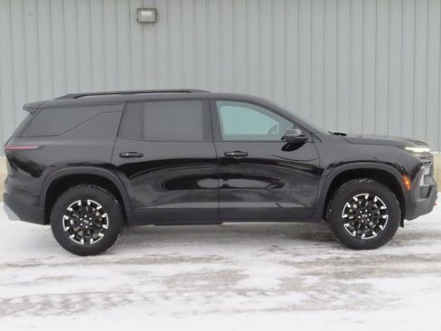 Used 2024 Chevrolet Traverse Z71 w/ Enhanced Driving Package image 2