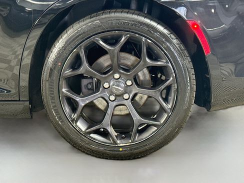 Used 2019 Chrysler 300 S RWD image 37