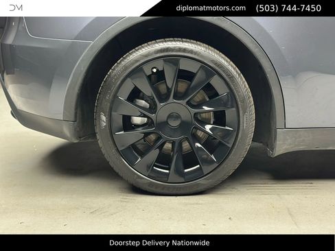 Used 2023 Tesla Model Y Long Range image 36