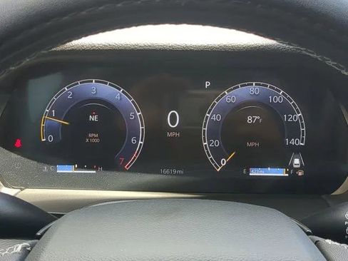 Certified 2024 Jeep Grand Cherokee Laredo AWD/4WD image 31