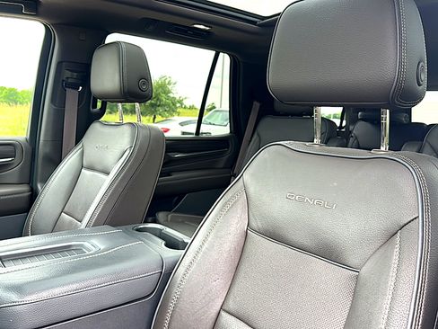 Used 2022 GMC Yukon Denali AWD/4WD image 14