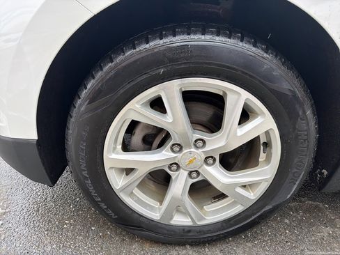 Used 2018 Chevrolet Equinox LT w/ Sun & Infotainment Package image 10