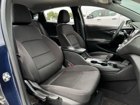 Used 2017 Chevrolet Malibu LT FWD image 31