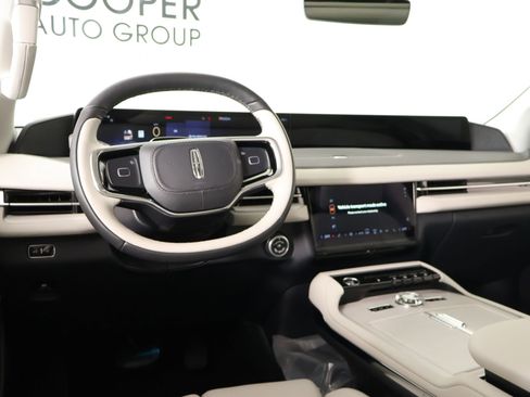 New 2026 Lincoln Navigator L Reserve AWD/4WD image 2
