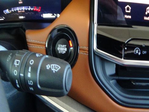 Certified 2025 Jeep Compass Limited w/ Elite Group image 34