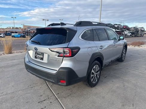 Used 2025 Subaru Outback Premium image 9
