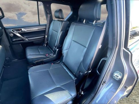 Used 2022 Lexus GX 460 Luxury w/ Sport Design Package image 22