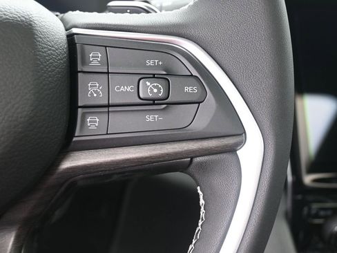 New 2025 Jeep Grand Cherokee Limited w/ Luxury Tech Group II image 23