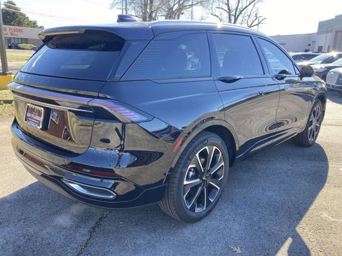 New 2025 Lincoln Nautilus Reserve image 3