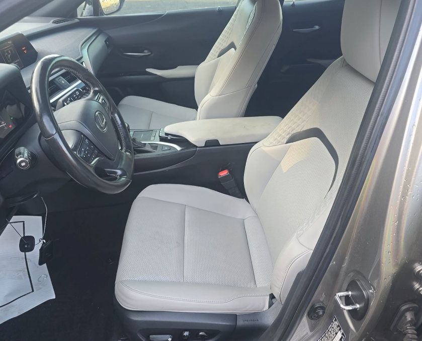 Used 2022 Lexus UX 200 w/ Premium Package FWD image 19