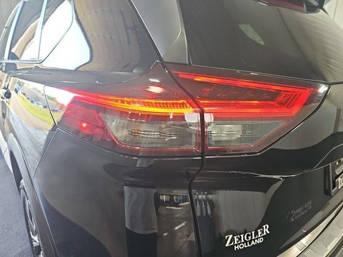 Certified 2023 Nissan Rogue SV w/ SV Premium B Package AWD/4WD image 36