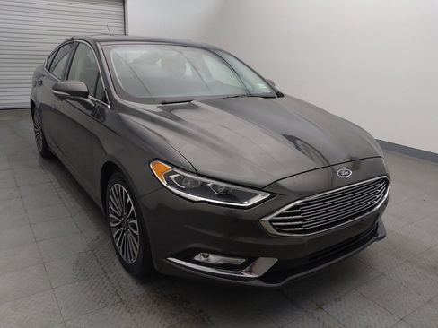 Used 2017 Ford Fusion SE w/ Fusion SE Technology Package image 13