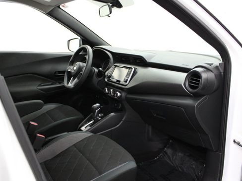 Used 2020 Nissan Kicks S FWD image 10