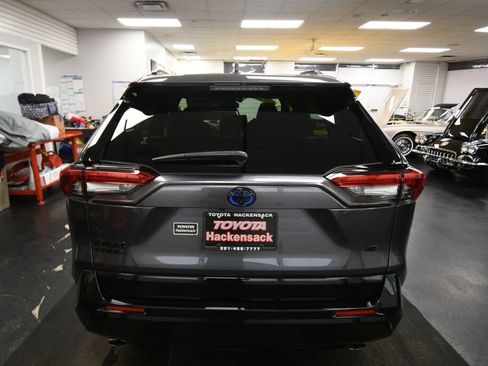 Used 2023 Toyota RAV4 SE w/ Weather & Moonroof Package AWD/4WD image 7