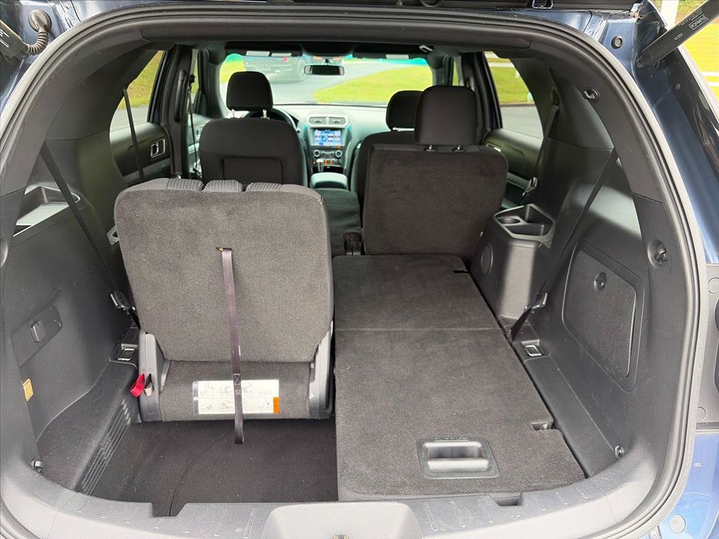 Used 2017 Ford Explorer XLT w/ Equipment Group 201A FWD image 31