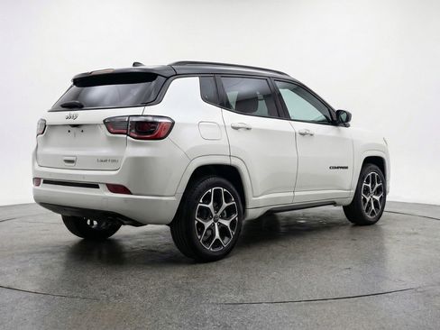 Used 2025 Jeep Compass Limited AWD/4WD image 9