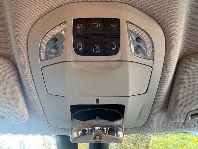 Used 2017 Chrysler Pacifica Touring-L Plus w/ Advanced Safetytec Group FWD image 9