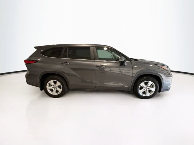 Used 2023 Toyota Highlander LE AWD/4WD image 7