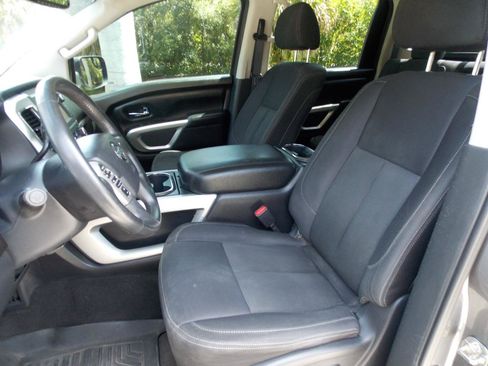 Used 2017 Nissan Titan SV RWD image 8
