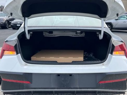 Certified 2025 Hyundai Elantra Limited image 8