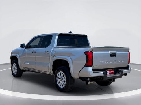 Used 2025 Toyota Tacoma SR5 AWD/4WD image 3