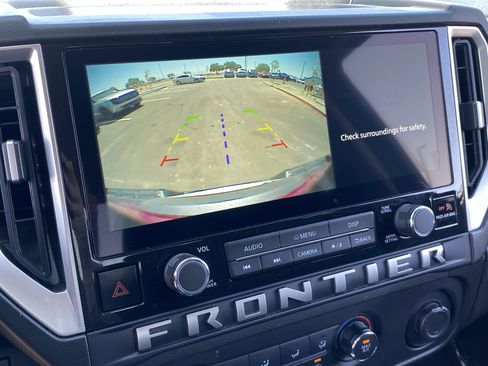 Used 2025 Nissan Frontier SV RWD image 23