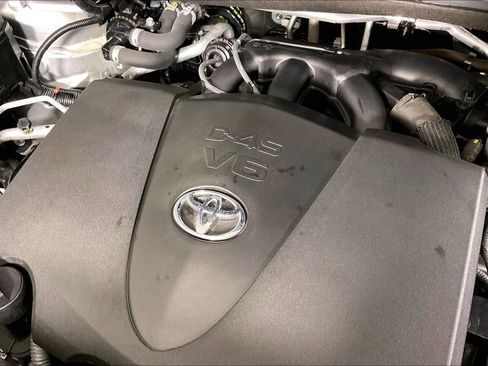 Used 2021 Toyota Highlander XLE image 32