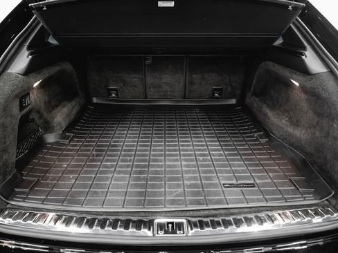 Used 2019 Bentley Bentayga image 48