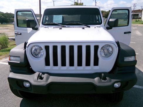 Used 2021 Jeep Wrangler Sport AWD/4WD image 6