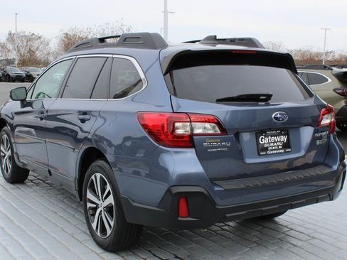 Used 2018 Subaru Outback 2.5i Limited image 3