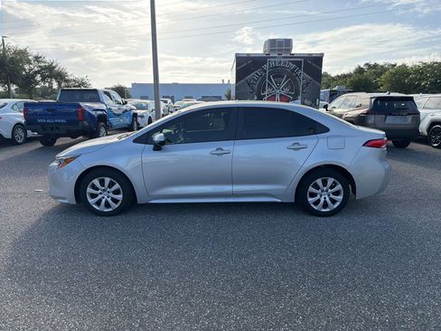 Used 2024 Toyota Corolla LE FWD image 2