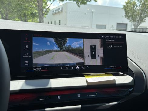 Used 2025 BMW X3 xDrive30i w/ Premium Package image 32