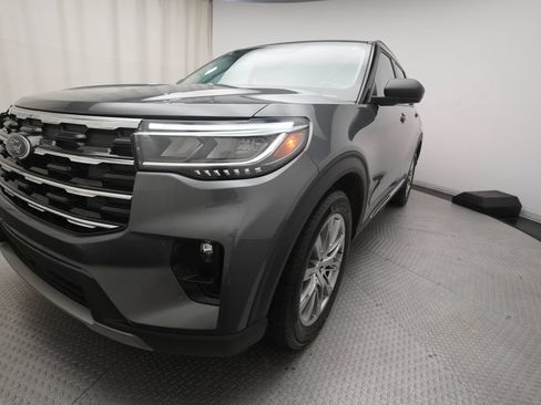 Used 2025 Ford Explorer Active w/ Active Comfort Package AWD/4WD image 12