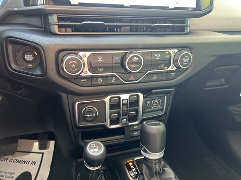 New 2026 Jeep Gladiator Sport image 20