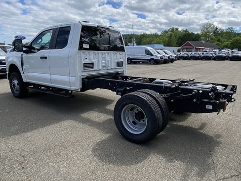 New 2025 Ford F350 XL w/ XL Chrome Package AWD/4WD image 4