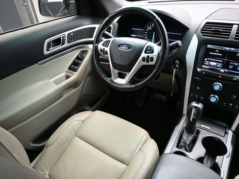 Used 2015 Ford Explorer XLT w/ Equipment Group 202A FWD image 24