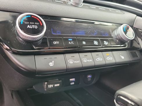 Used 2025 Hyundai Elantra Limited FWD image 15